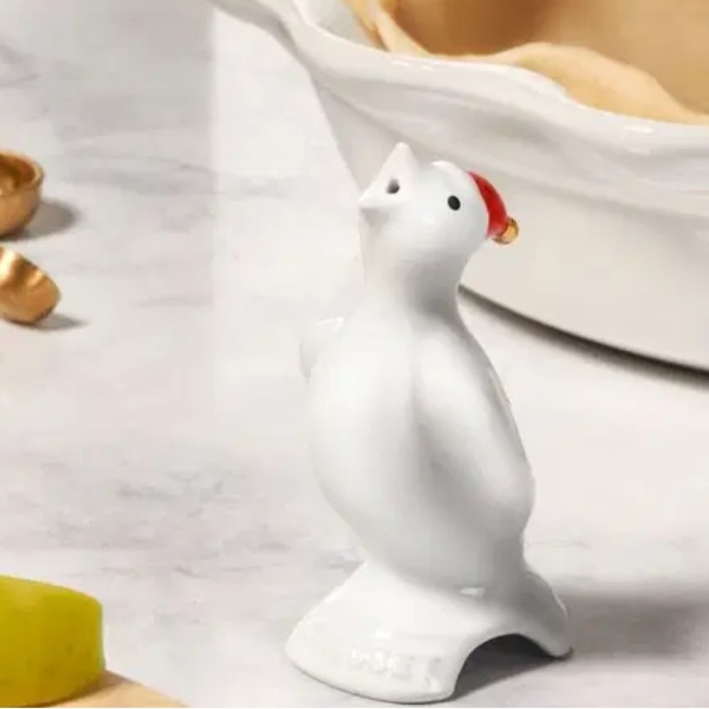 rare Le Creuset Santa Hat White Pie Bird Funnel Christmas Holiday